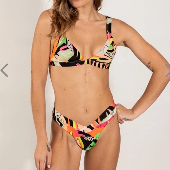 NWT OneOne Swimwear Bikini SET Bali Print Black Jesse Kameron Small New Cheeky - Picture 1 of 5